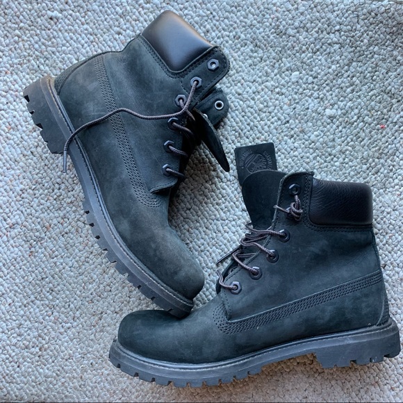 WOMEN'S TIMBERLAND® PREMIUM 6-INCH WATERPROOF BOOTS - Size 8.5 - Picture 2 of 11